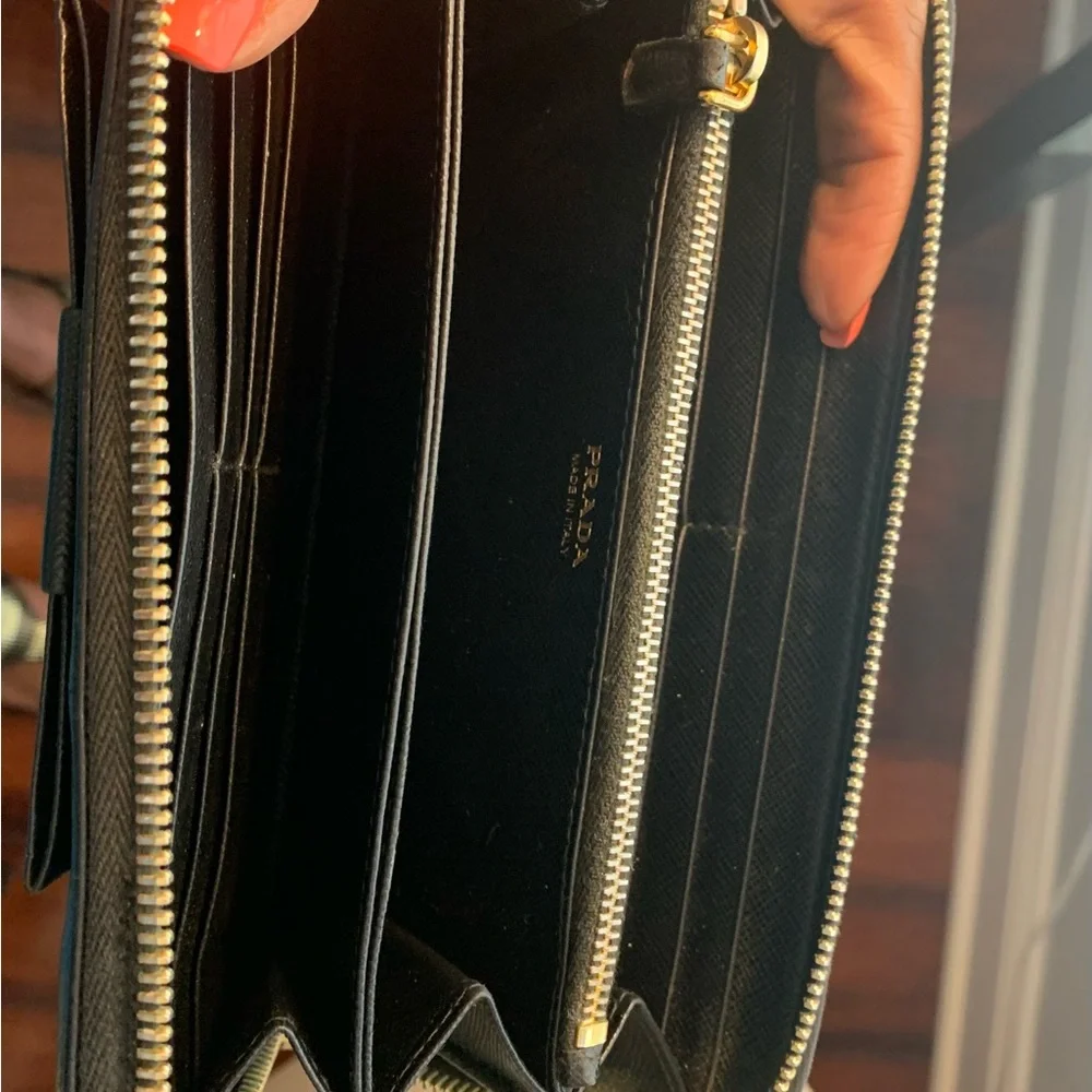 Authentic Preloved Prada Saffiano Fiocco Wallet with original box and cards - Picture 4 of 7